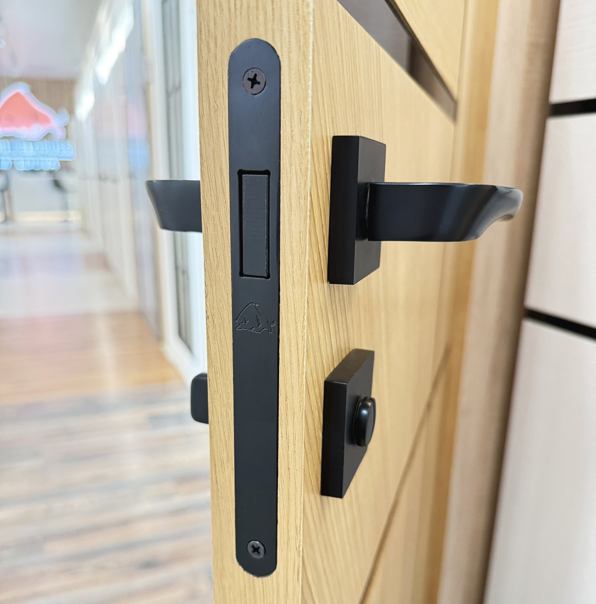 Защелка магнитная SKT-M96*50 ВТ(черный) ответ пластик